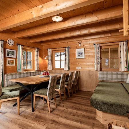 Family Lodge Maximilian ทักซ์ ภายนอก รูปภาพ