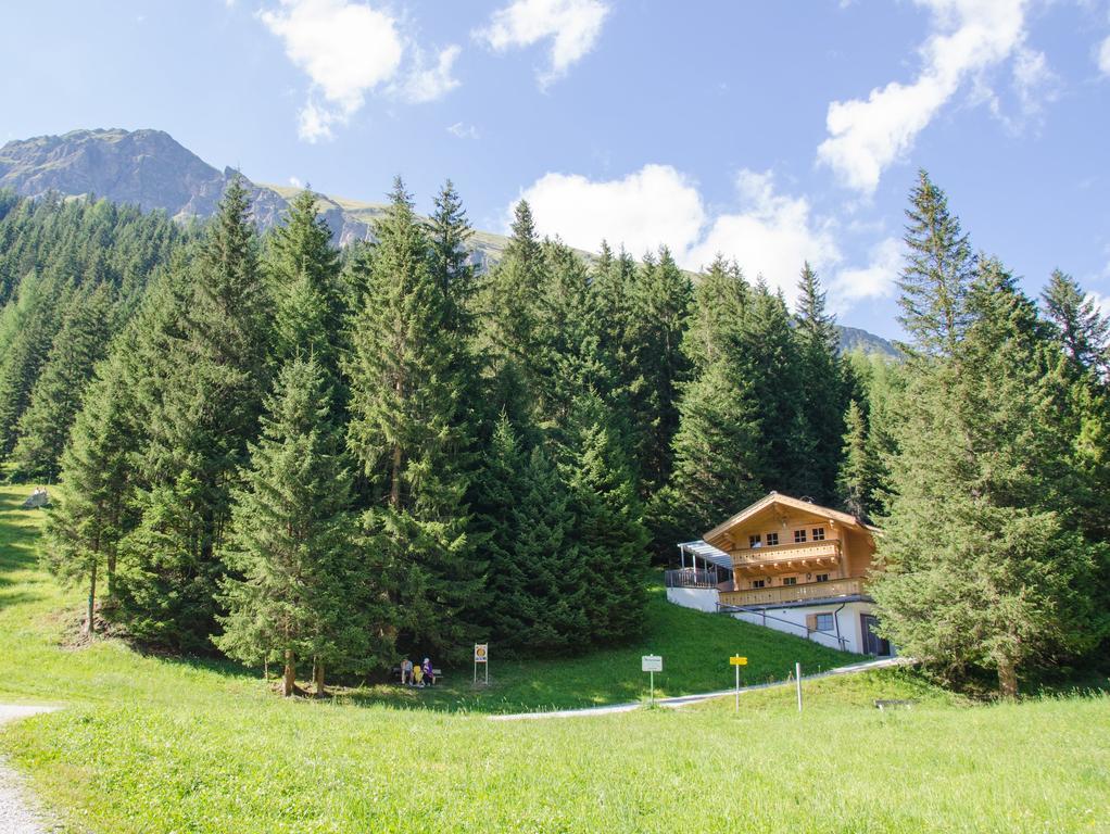 Family Lodge Maximilian ทักซ์ ภายนอก รูปภาพ